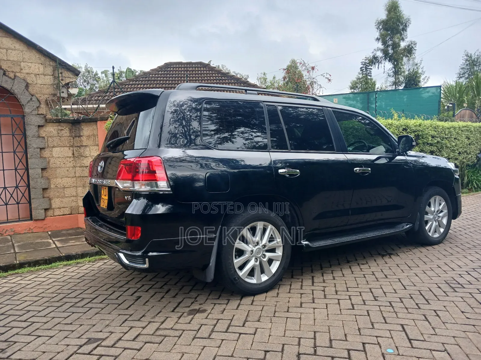 Toyota Land Cruiser 2010 Black