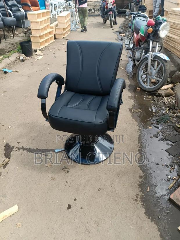 Saloon Styling Seats With a Black Base