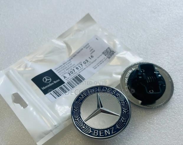 Mer Cedes Bonnet Flat Blue Wheat Badge - main view