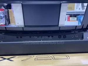 Yamaha PSR-Sx720 : Pro 61-Key Arranger With 1,377 Voices
