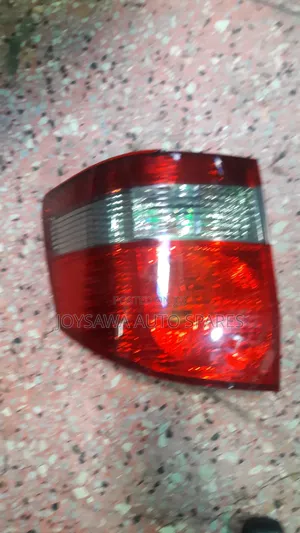 Toyota Alphard 2005 Taillight