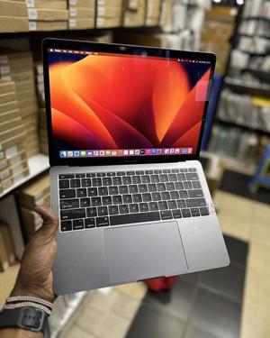 Laptop Apple MacBook Pro 2017 16GB Intel Core I7 SSD 256GB - main view