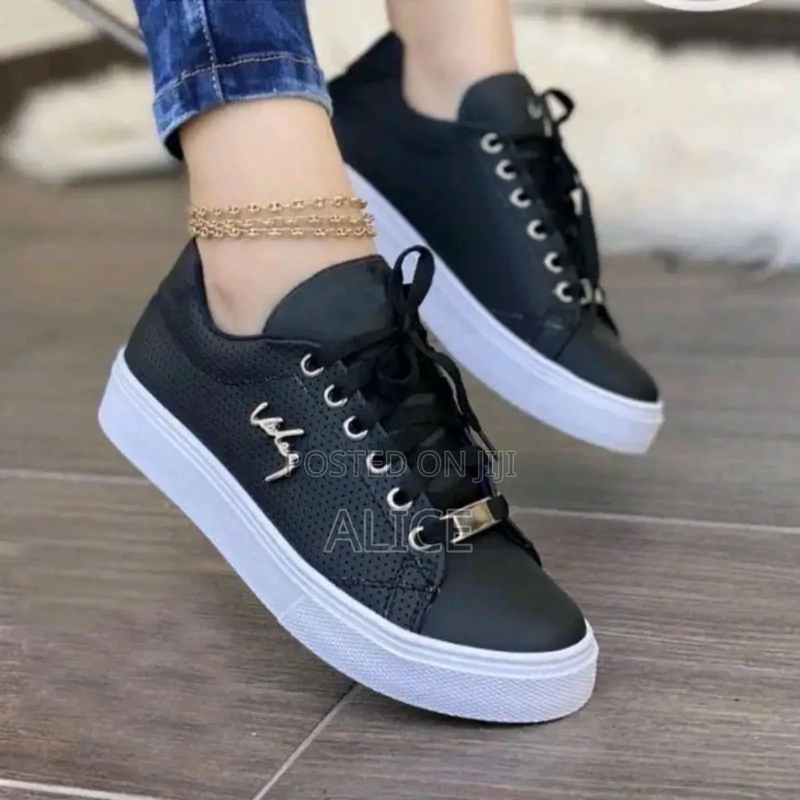 Signature Ladies Sneakers
