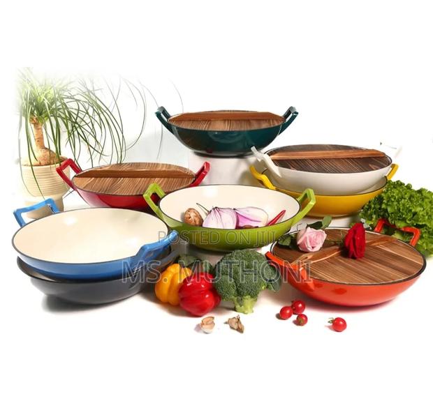 36cm Non-Stick Enameled Cast Iron Wok Pan With Wooden Lid. - thumbnail 5