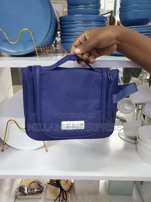 Portable Travel Cosmetic Bag*