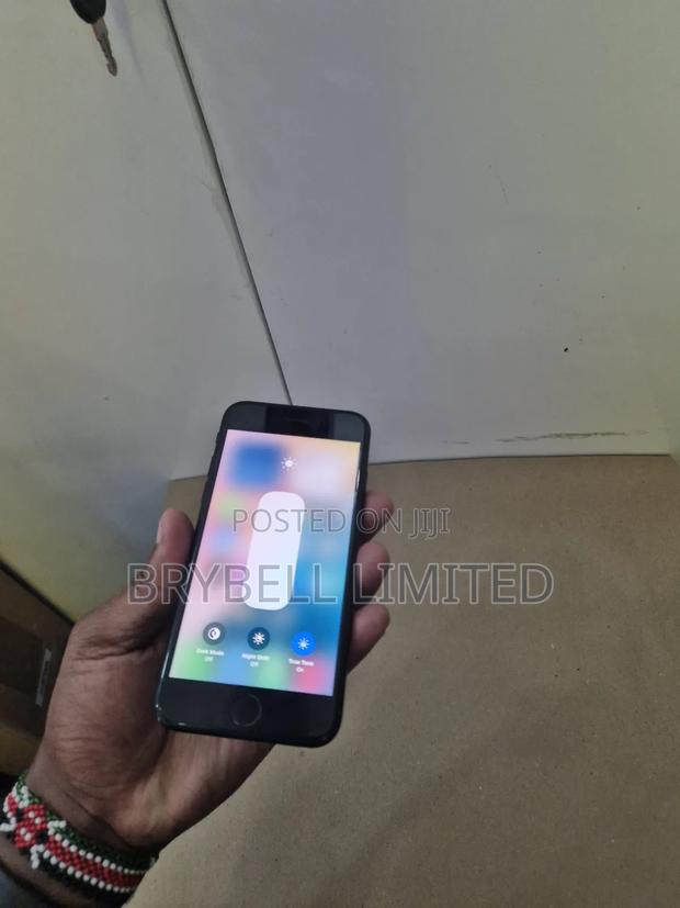 Apple iPhone SE (2022) 64 GB Black - thumbnail 5