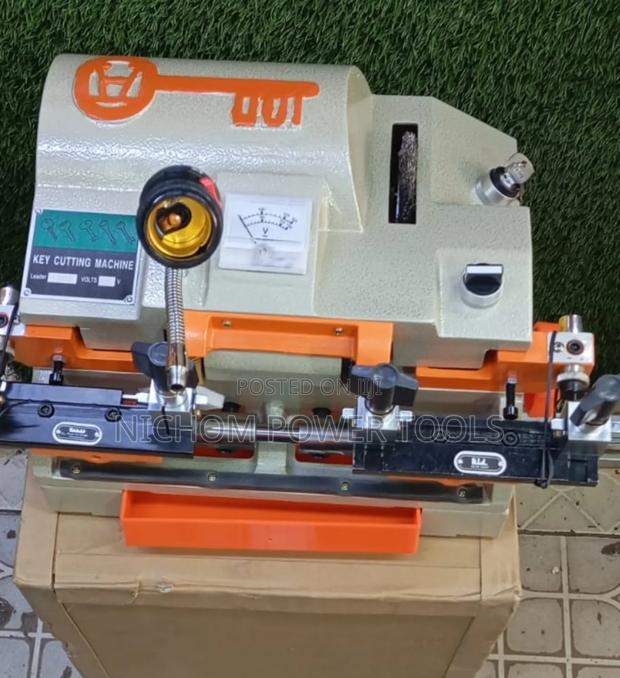 100e Electric Digital Key Cutting Machine - main view
