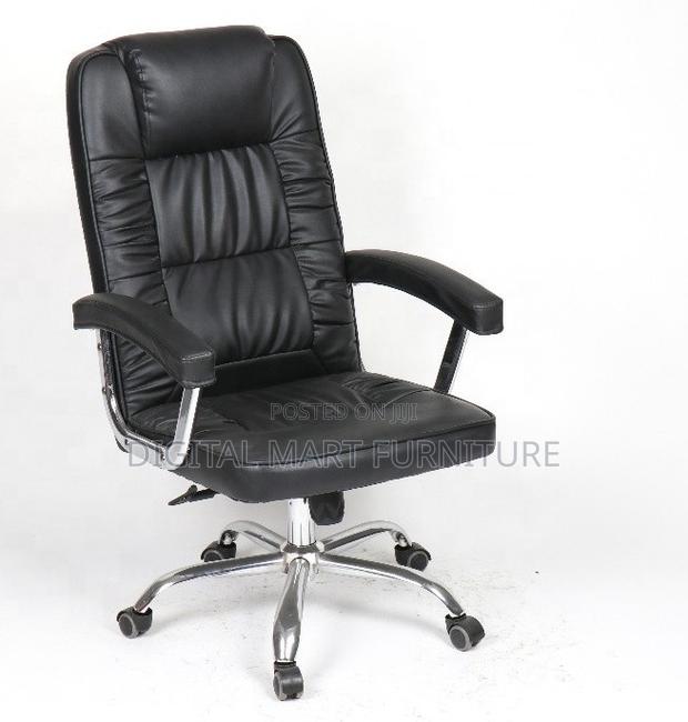 Office Chair: Black Leathered Chair for Seating Solution - thumbnail 2