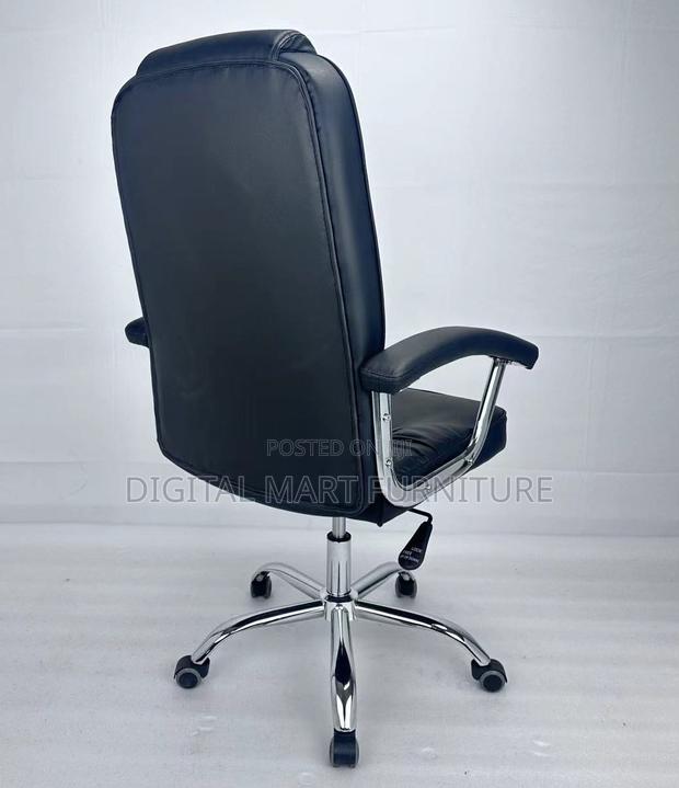 Office Chair: Black Leathered Chair for Seating Solution - thumbnail 5