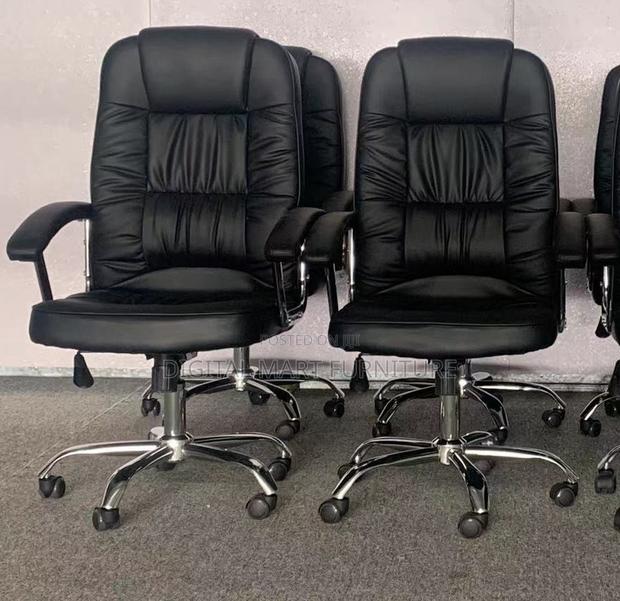 Office Chair: Black Leathered Chair for Seating Solution - thumbnail 8