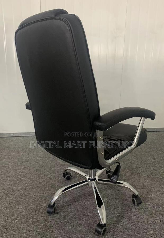 Office Chair: Black Leathered Chair for Seating Solution - thumbnail 10