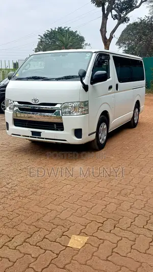 Toyota HiAce 2018 White