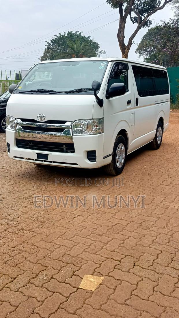 Toyota HiAce 2018 White