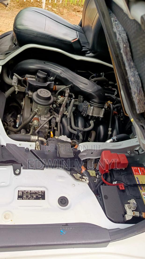 Toyota HiAce 2018 White - thumbnail 6