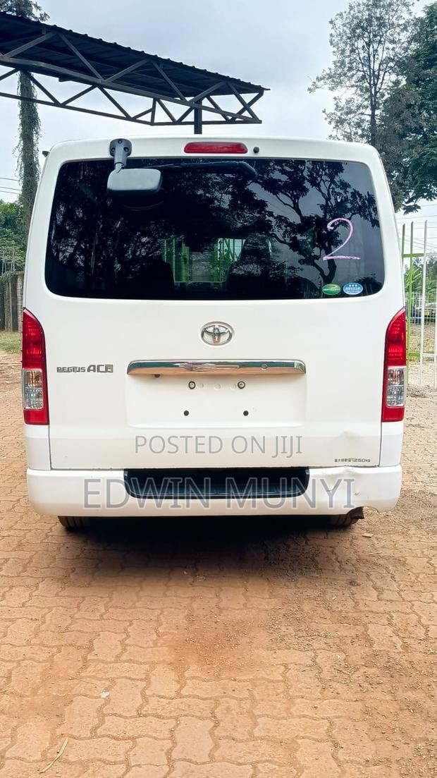 Toyota HiAce 2018 White - thumbnail 3