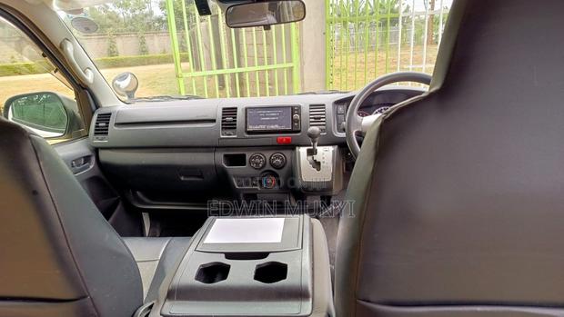 Toyota HiAce 2018 White - thumbnail 11