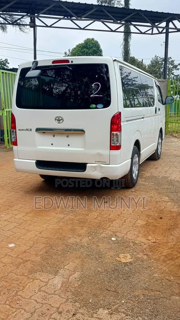 Toyota HiAce 2018 White - thumbnail 2