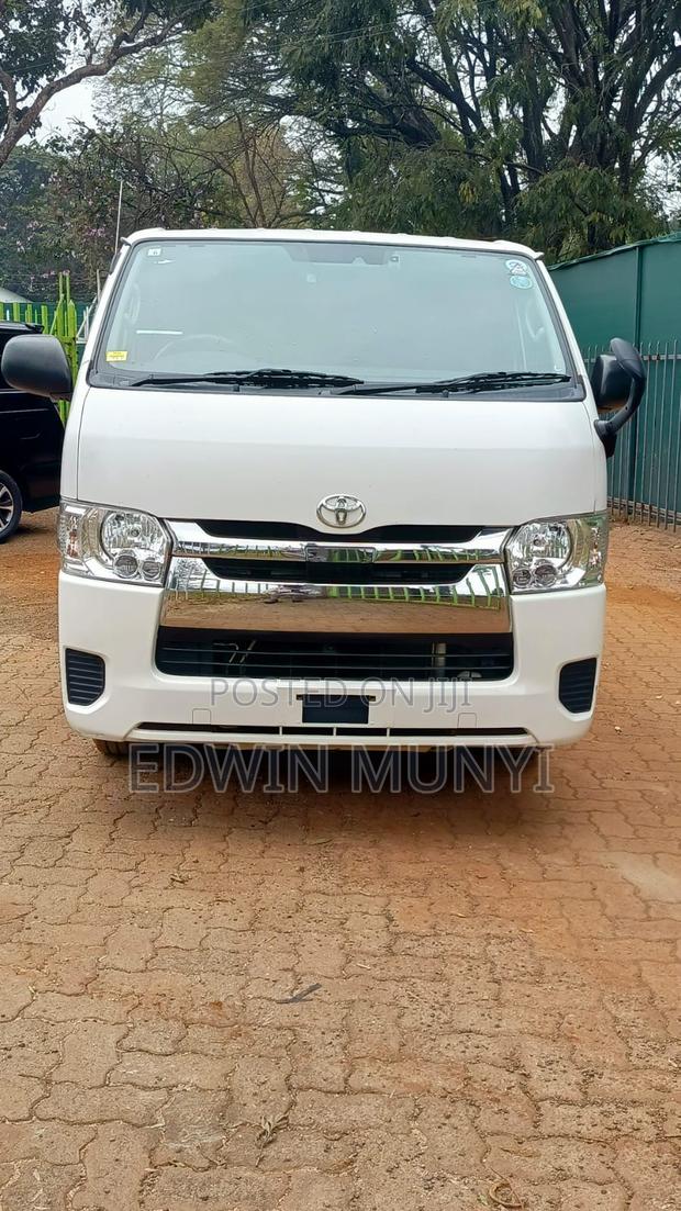 Toyota HiAce 2018 White - thumbnail 4