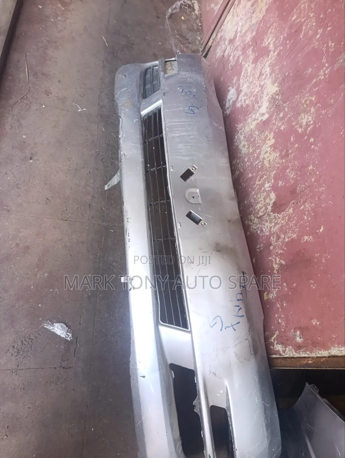 Toyota Ipsum 2007 Front Bumper. 