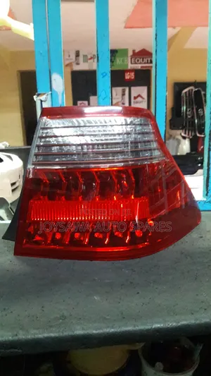 Toyota Crown 2005 Taillight
