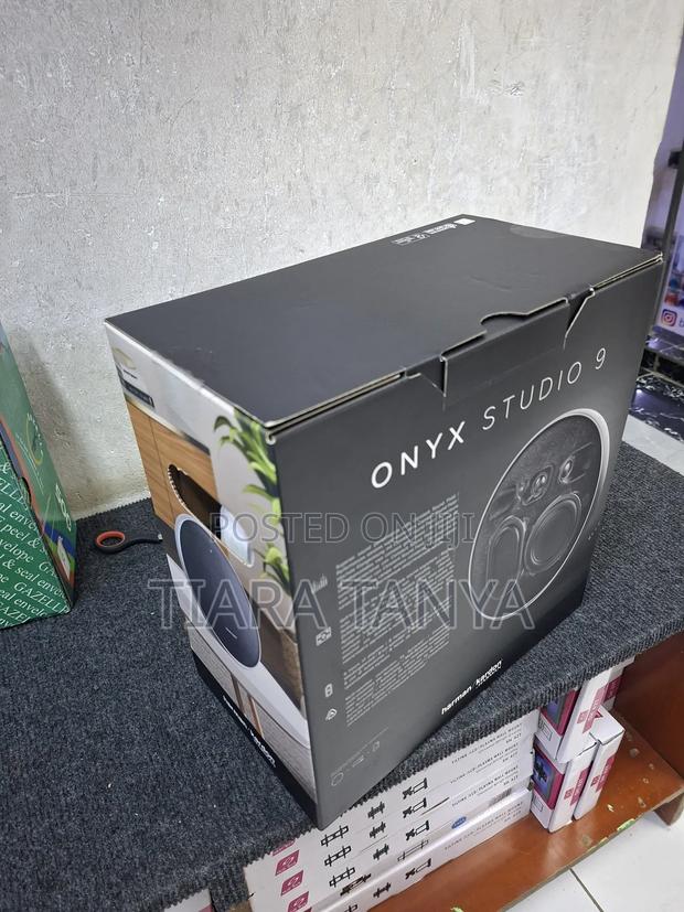 Onyx Studio 9 Harman Kardon Portable Speaker - thumbnail 4