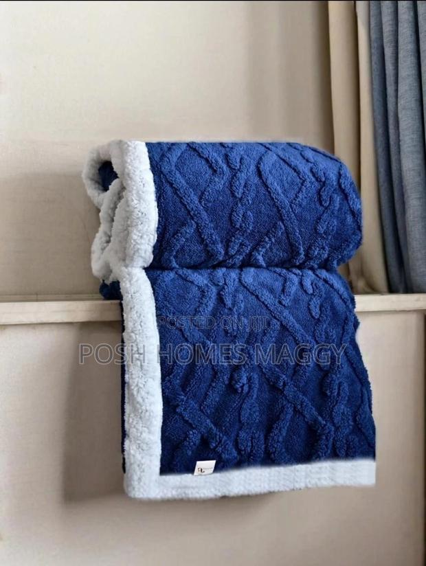 Heavy Sherpa Warm Throw Pillow Blankets - main view