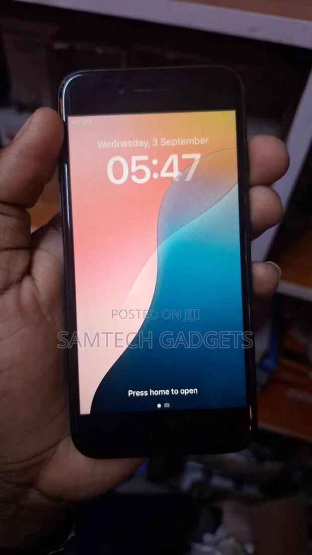 Apple iPhone SE 64 GB Black - thumbnail 3