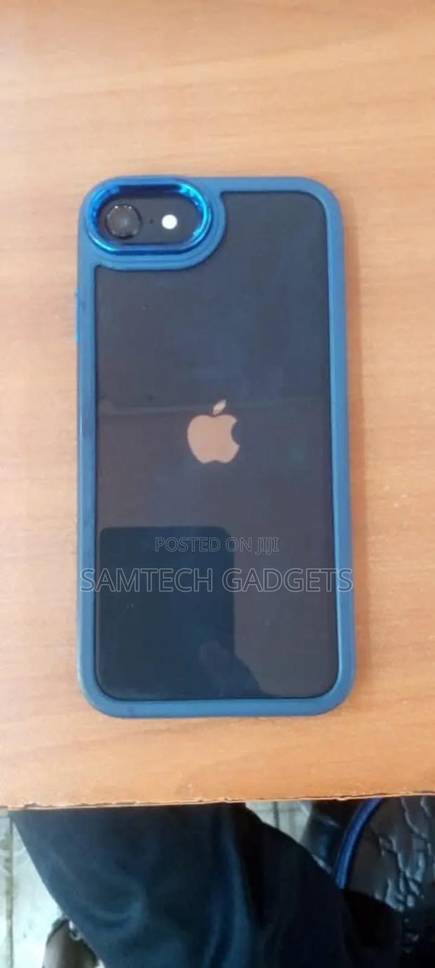 Apple iPhone SE 64 GB Black - thumbnail 4