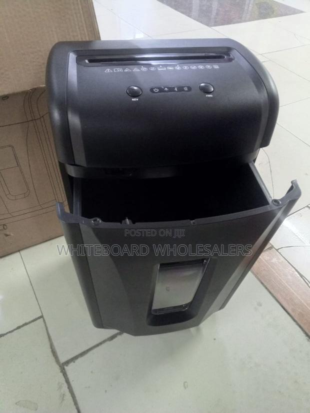 Cross Cut Paper Shredder 22 Sheets - main view