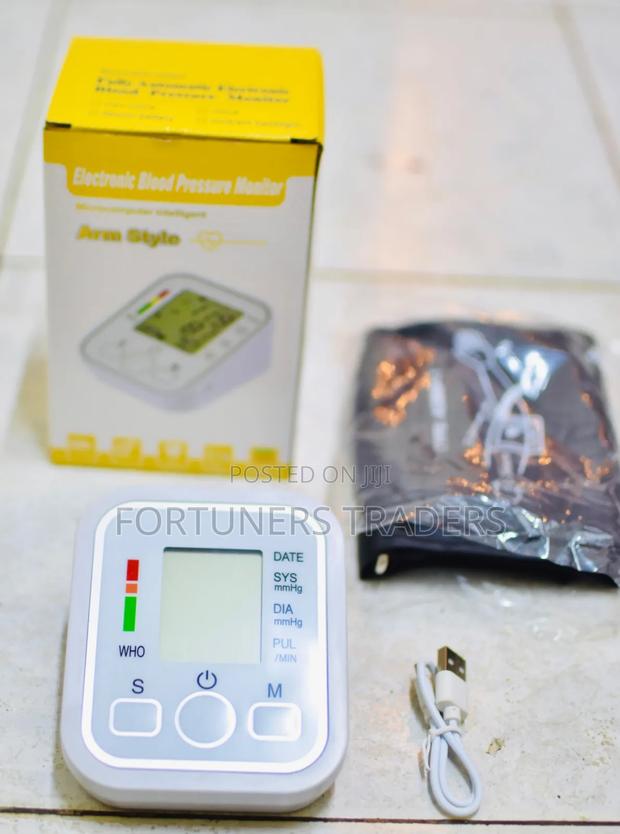 Blood Pressure Monitor, LCD Fully Automatic Upper Arm Style - main view