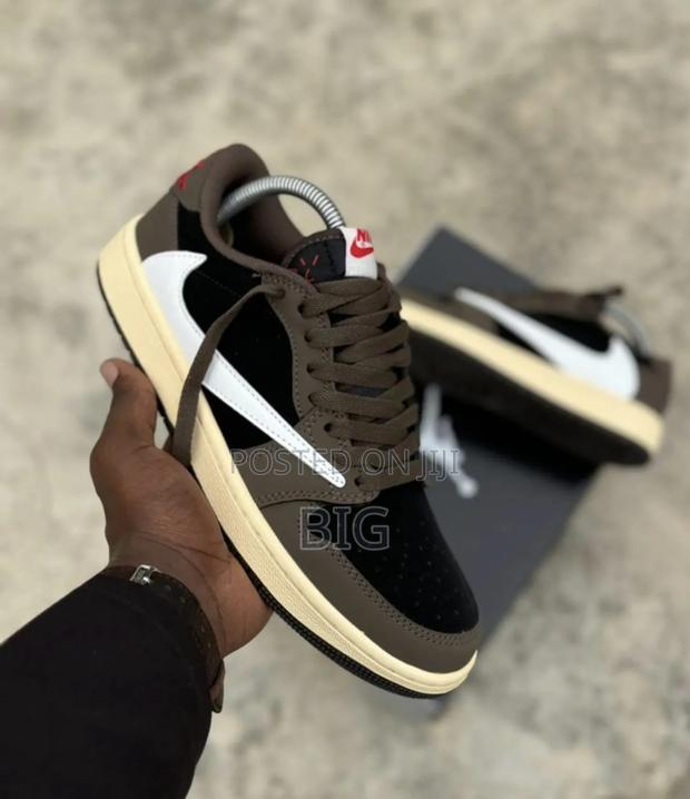 Jordan 1 Low Travis Scott