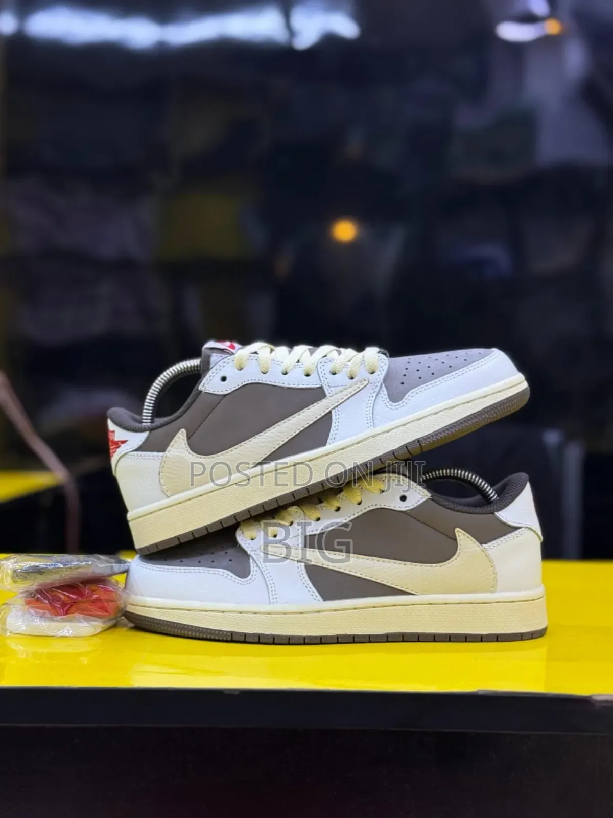 Jordan 1 Low Travis Scott
