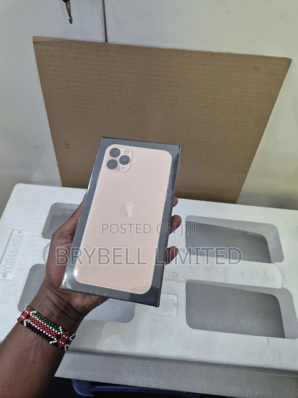 New Apple iPhone 11 Pro Max 256 GB Gold