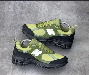 New Balance 2002r