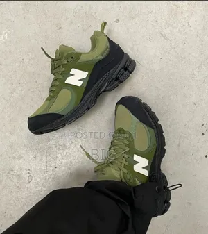 New Balance 2002r