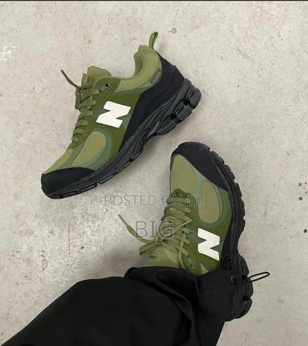 New Balance 2002r - thumbnail 2