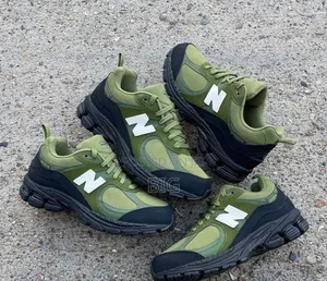 New Balance 2002r
