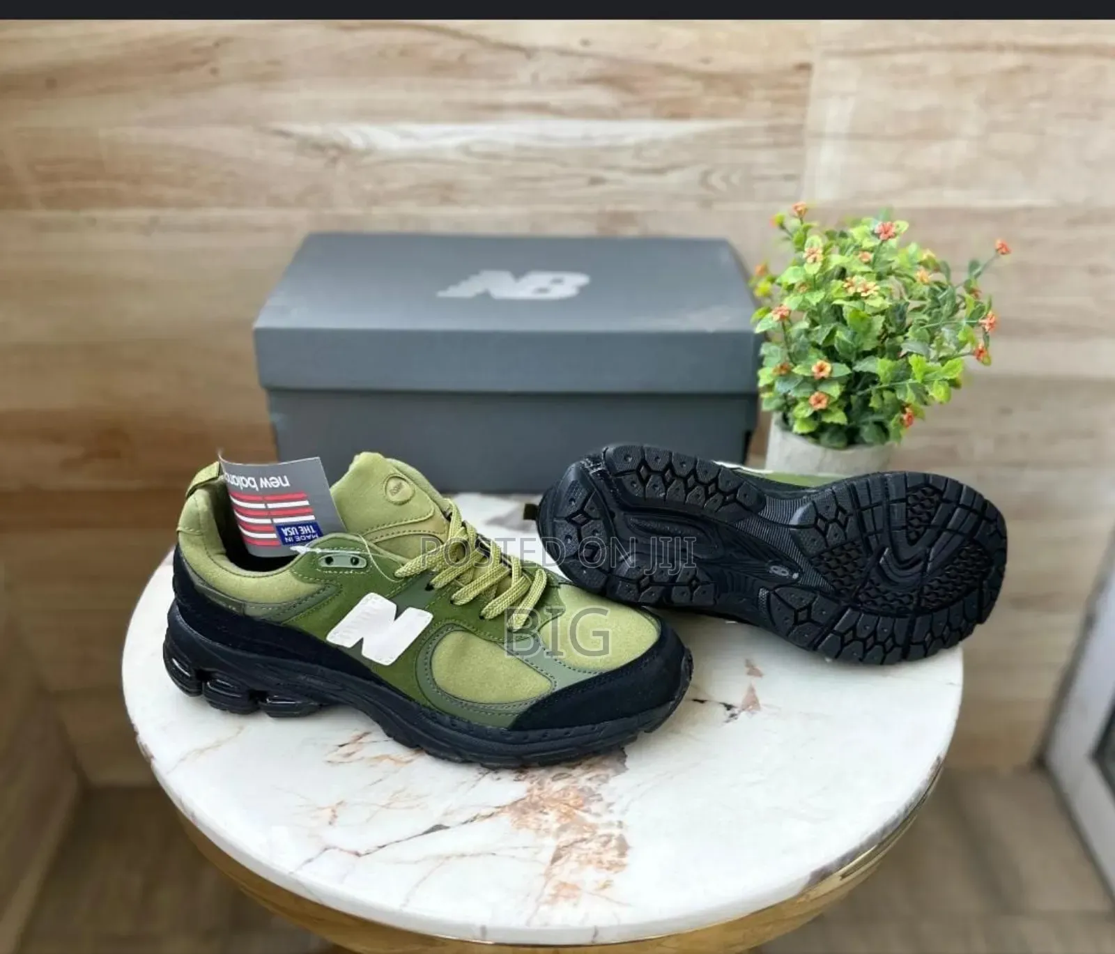 New Balance 2002r