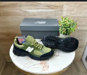 New Balance 2002r