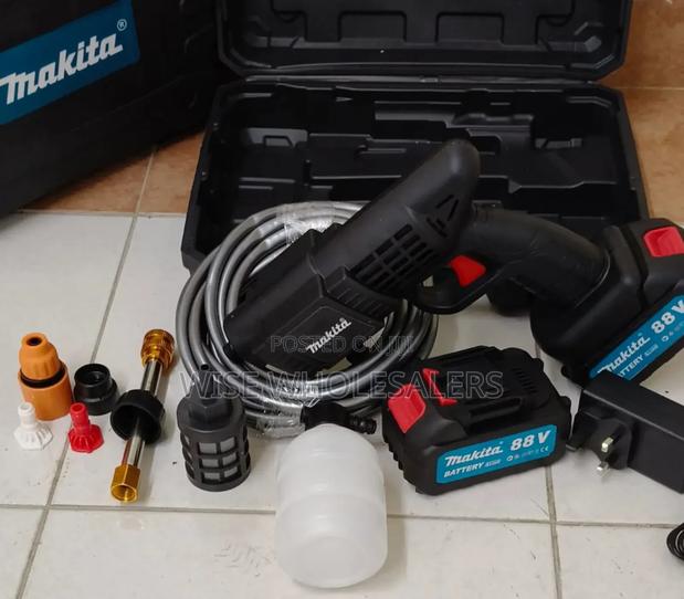 Makita Cordless Pressure Washer