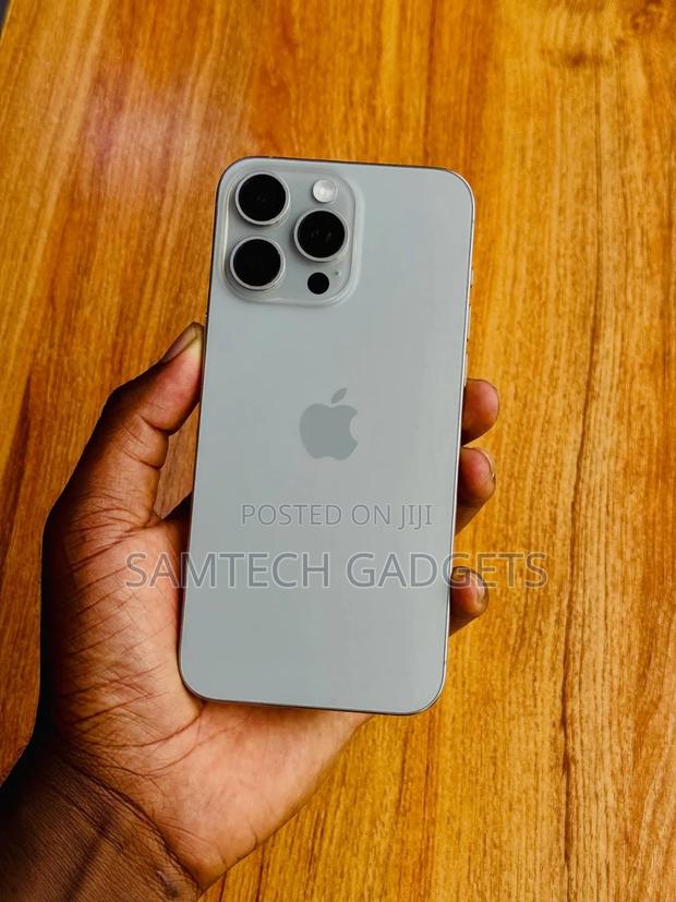 Apple iPhone 15 Pro Max 256 GB Silver - thumbnail 4