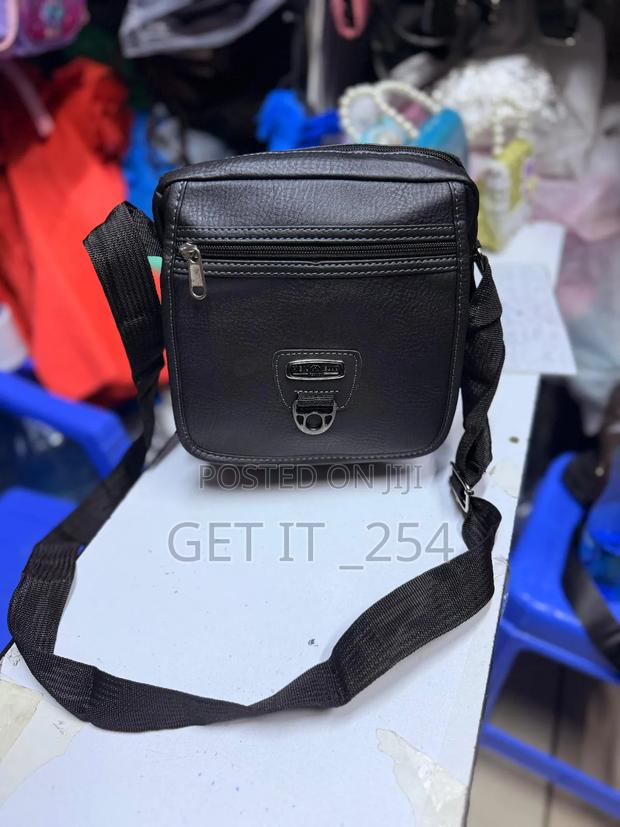 Classic Unisex Leather Shoulder Bag 🤎
Dimensions: 25cm (H) × 20cm (W) - thumbnail 3