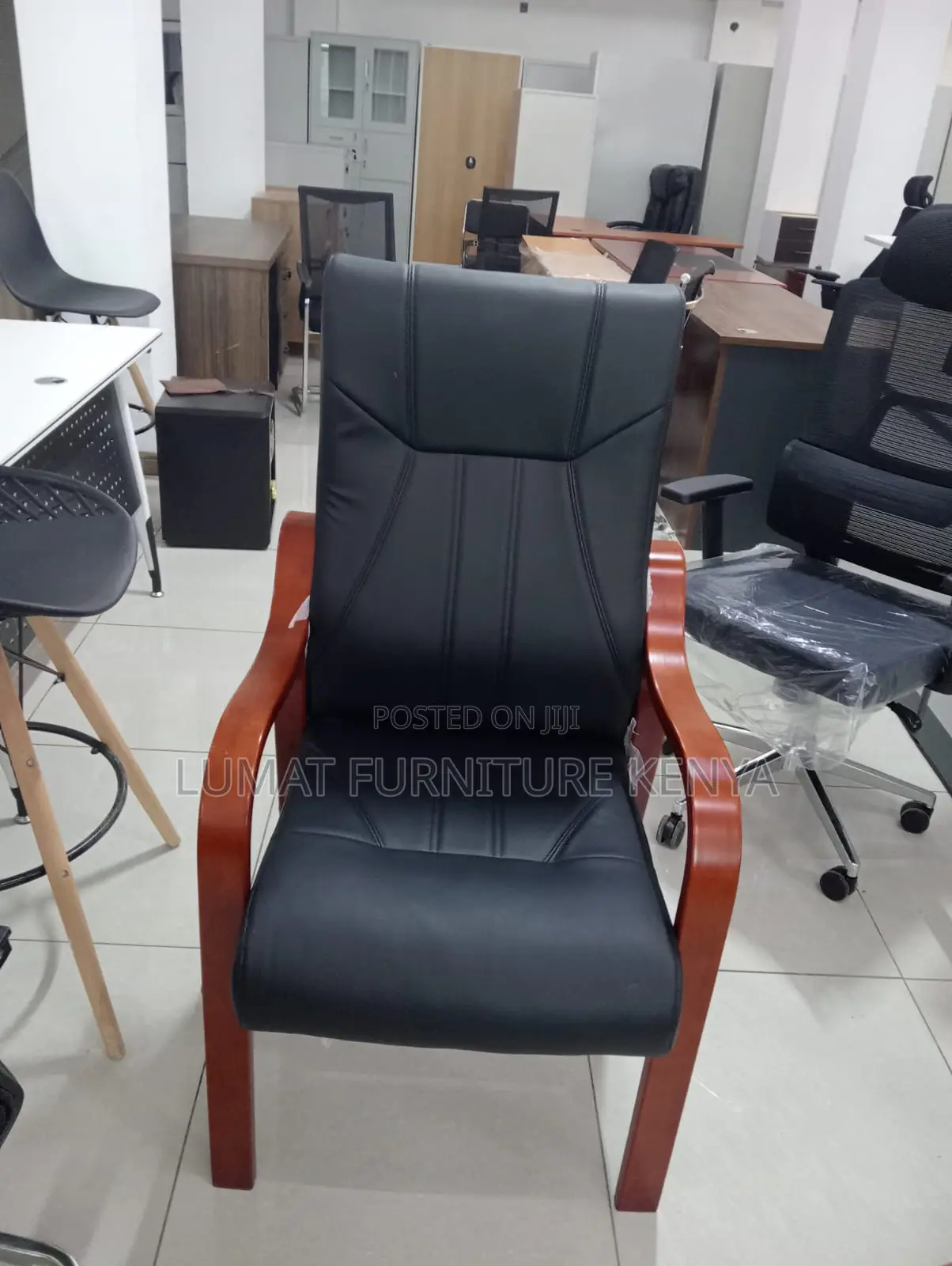 Mahogany Armrest Visitors Chair