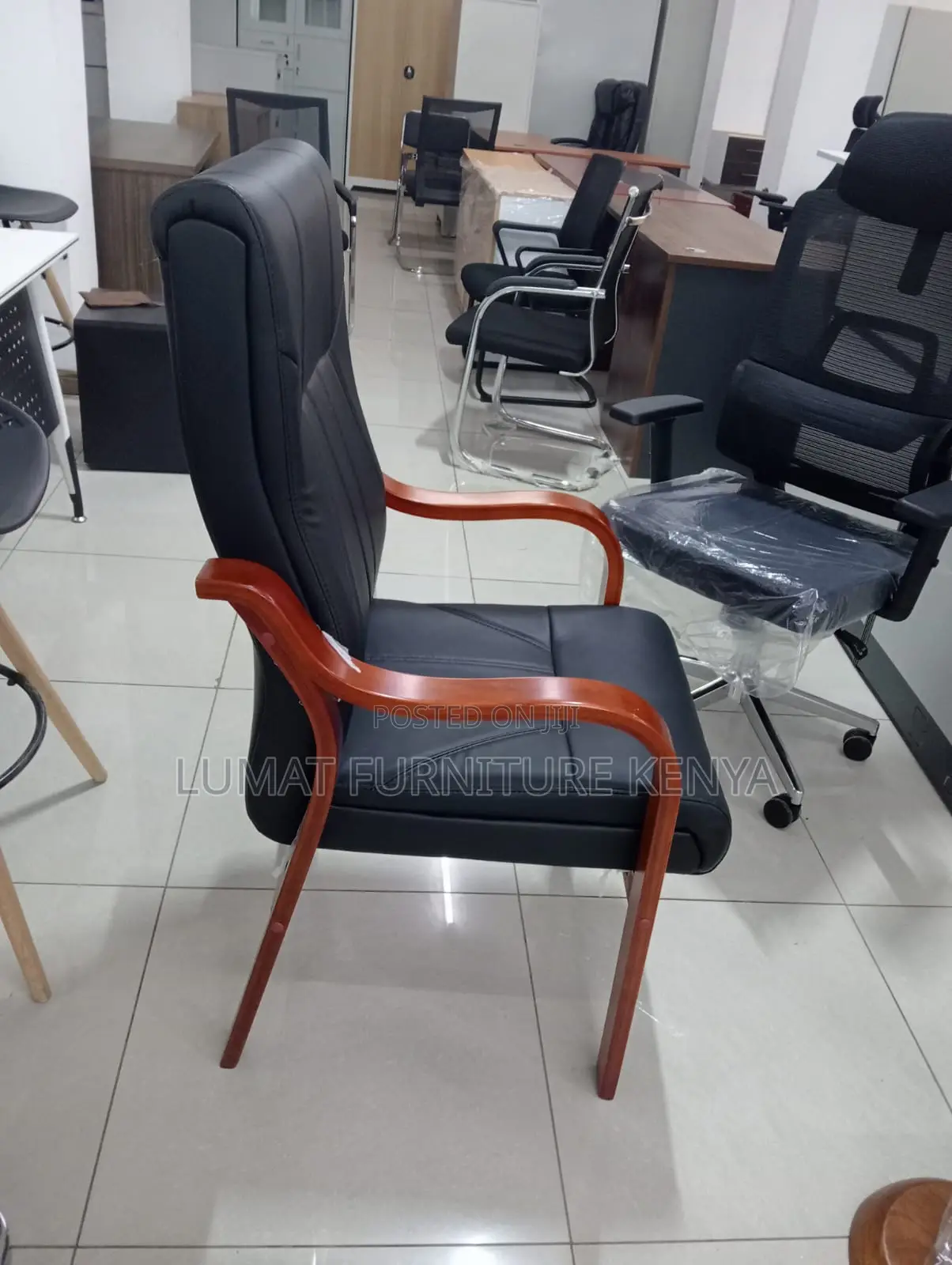 Mahogany Armrest Visitors Chair