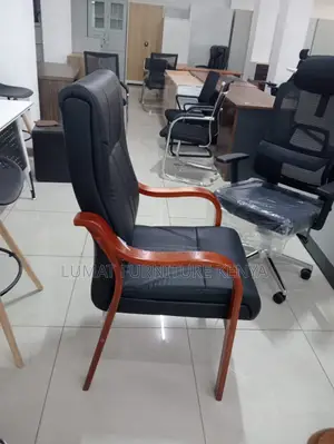 Mahogany Armrest Visitors Chair