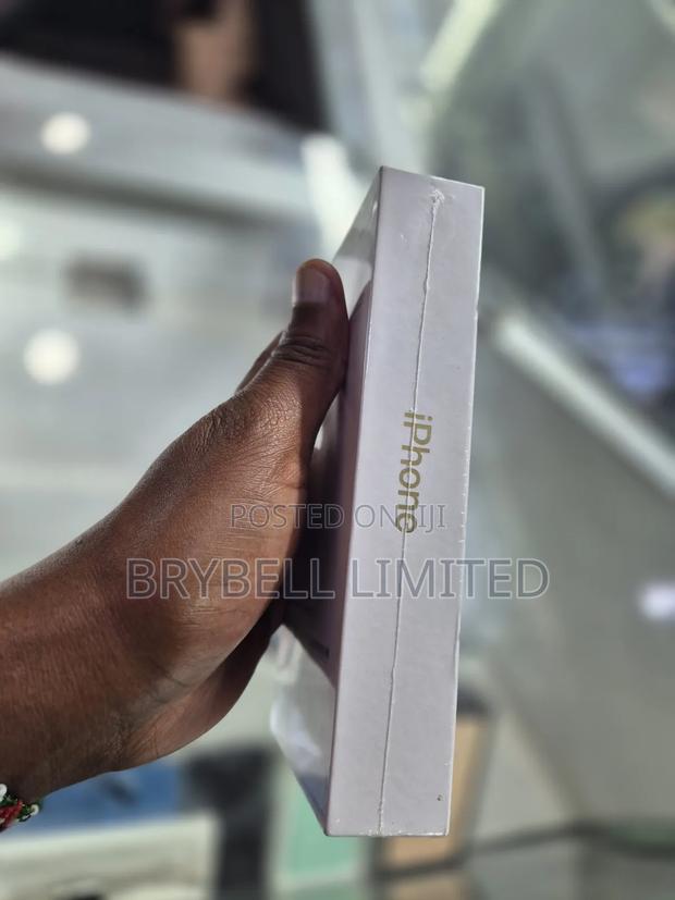 New Apple iPhone 15 128 GB Yellow - thumbnail 3
