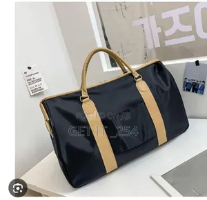 Stylish Travel & Duffel Bag ✨
Perfect For Travel, Gym, Or Weekend