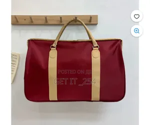 Stylish Travel & Duffel Bag ✨
Perfect For Travel, Gym, Or Weekend
