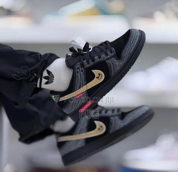 Nike Sb Dunk Panda Prank - main view