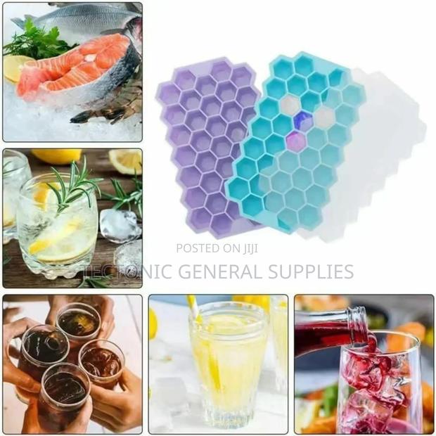 *Reusable Honeycomb Silicone Ice Cube Mould - main view